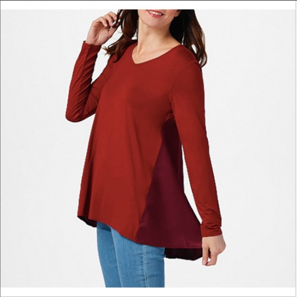 Logo by Lori Goldstein red monochrome top NWOT